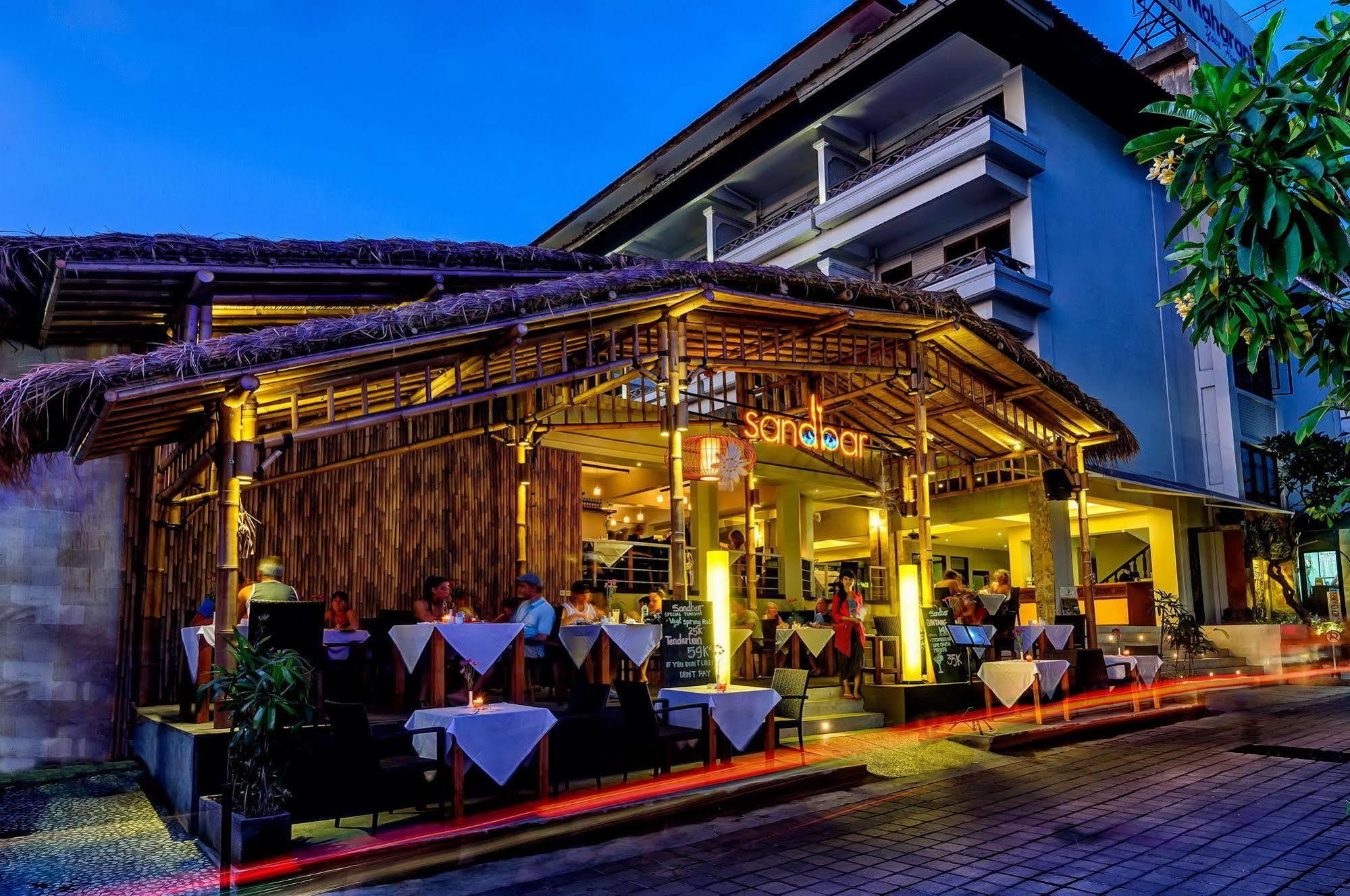 Kuta One Party Hotel Exterior foto